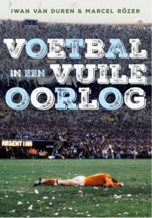 Voetbal in een vuile oorlog - Iwan van Duren, Marcel Rözer