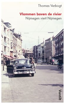 Vlammen boven de rivier - Thomas Verbogt